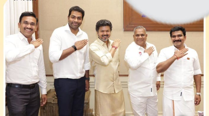வெற்றியை கொண்டாடிய முதல்வர் விஜய் 